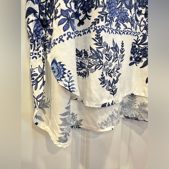 Yana K Mia Blue Flowers Lightweight Slip on top - Picture 2 of 7